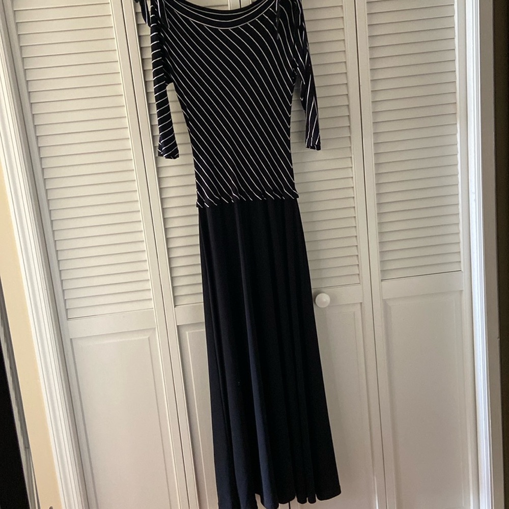 Canada made 3/4 sleeves w/striped top&elastic size  waist w/long flowing bottom!